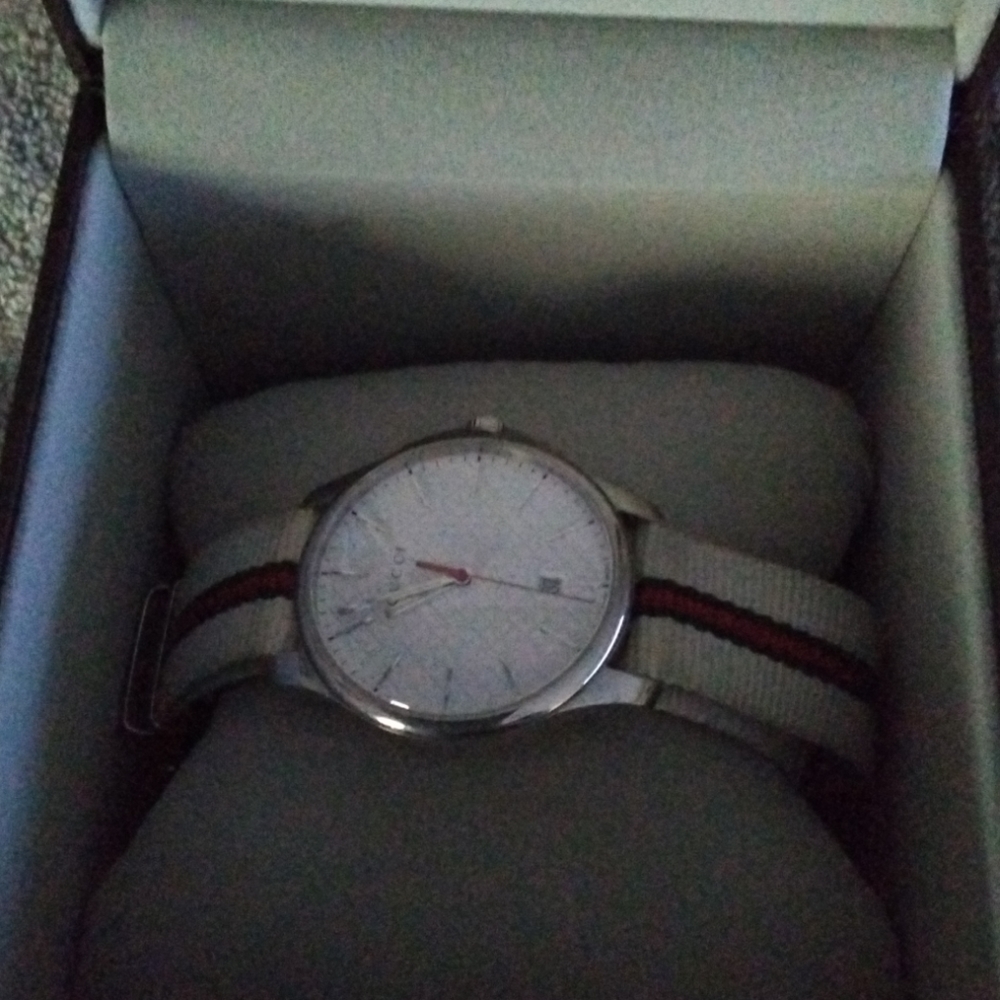 Gucci watch - Picture 1 of 2